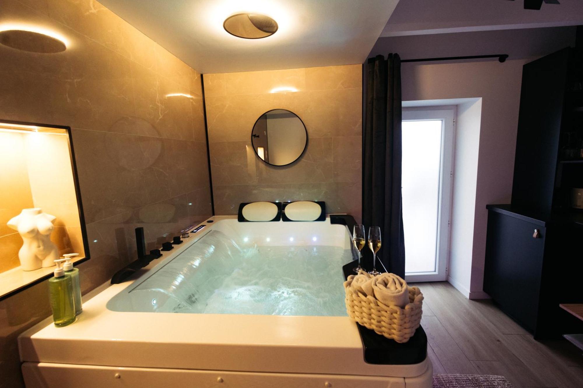French Klss - Love Room By Prim0 C0Nciergerie Clermont-Ferrand Luaran gambar