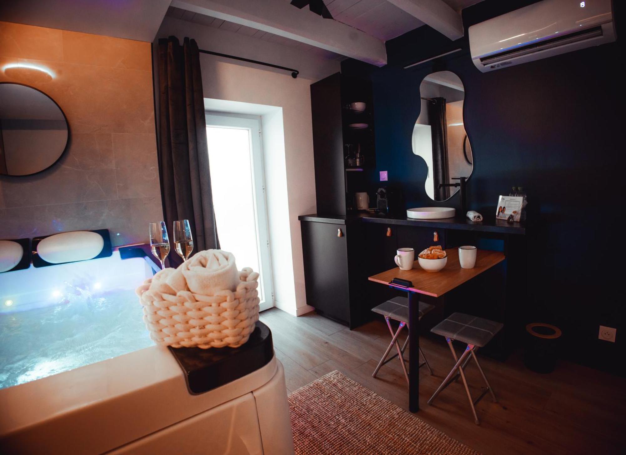 French Klss - Love Room By Prim0 C0Nciergerie Clermont-Ferrand Luaran gambar