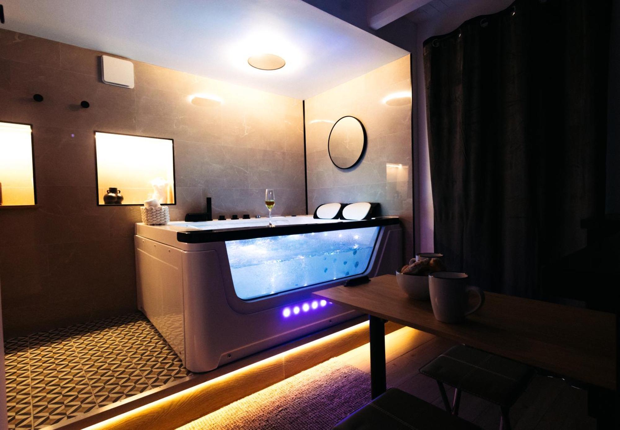 French Klss - Love Room By Prim0 C0Nciergerie Clermont-Ferrand Luaran gambar